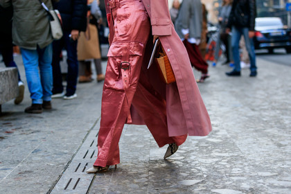 elizabeth von der goltz, leather bag, leather shoes, pink coat, pink pants, trousers, street style, jonathan paciullo, FW, frenchystyle, fashion week, MFW, MILAN, AUTUMN WINTER 2019-2020, AW 19-20, FALL WINTER 2019-2020, FW 19-20, atmosphere details, detail, horizontal