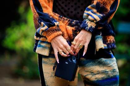 hera pradel, talel bag, black leather bag, mini bag, hand bag, box bag, golden ring, multi rings, nail art, nails details, close up detail, bag detail, fashion week, frenchystyle, FW, jonathan paciullo, street style, PFW, PARIS, SPRING SUMMER 2021, SS 21, horizontal, atmosphere details, detail