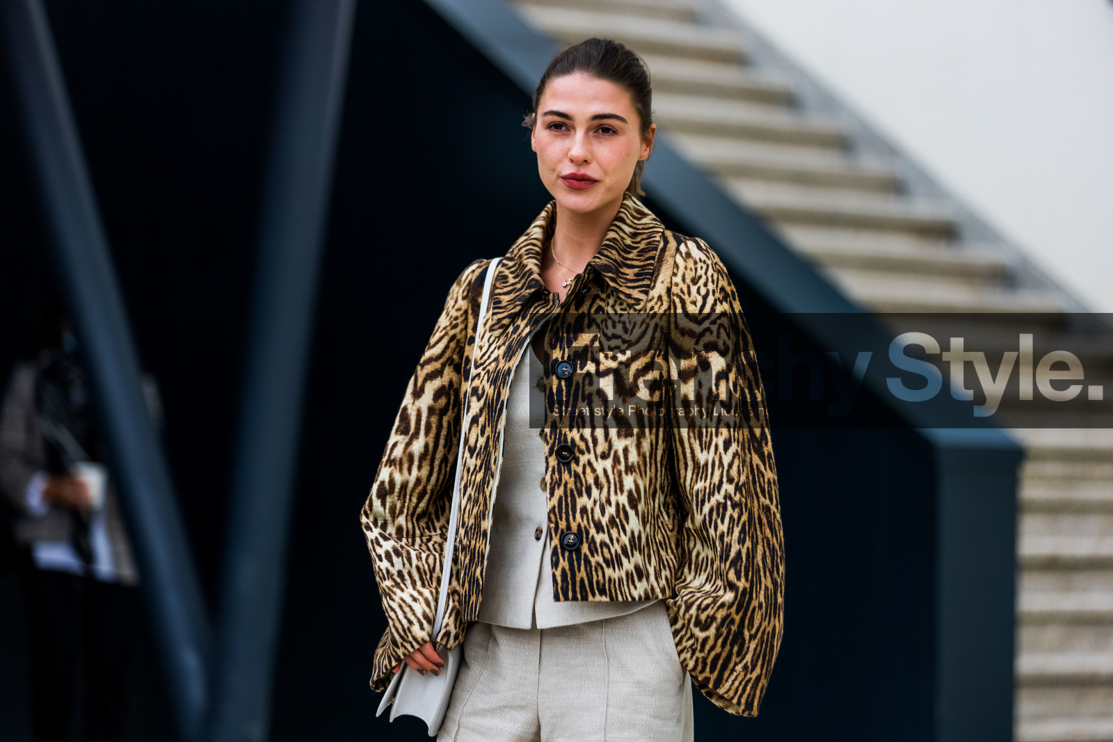 animal print, bag, beige jacket, beige pants, brown jacket, jacket, leather bag, leopard jacket, leopard print, pants, printed jacket, Sophia Roe, white bag, PARIS, PFW, fashion week, frenchystyle, FW, jonathan paciullo, street style, SPRING SUMMER 2022, SS 22, horizontal, atmosphere details
