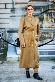 schiaparelli, golden trench, button details, golden buttons, golden earrings, face earrings, black bottines, blue sunglasses, black handbag, chain bag, golden chain bag, leather bag, schiaparelli bag, face bag, fashion week, frenchystyle, FW, jonathan paciullo, street style, PARIS, PFW, SPRING SUMMER 2022, SS 22, full length, vertical