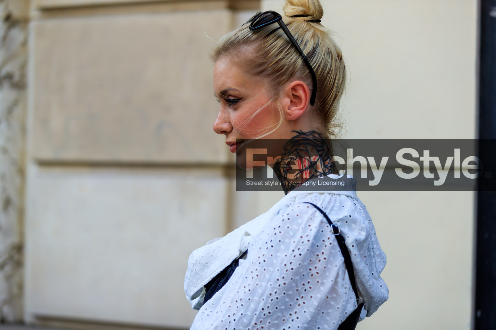 bun, eyeliner, sunglasses, tattoos, white shirt, PFW, fashion week, frenchystyle, FW, jonathan paciullo, street style, PARIS, horizontal, atmosphere details, detail, AUTUMN WINTER 2018-2019, FALL WINTER 2018-2019, FW 18-19
