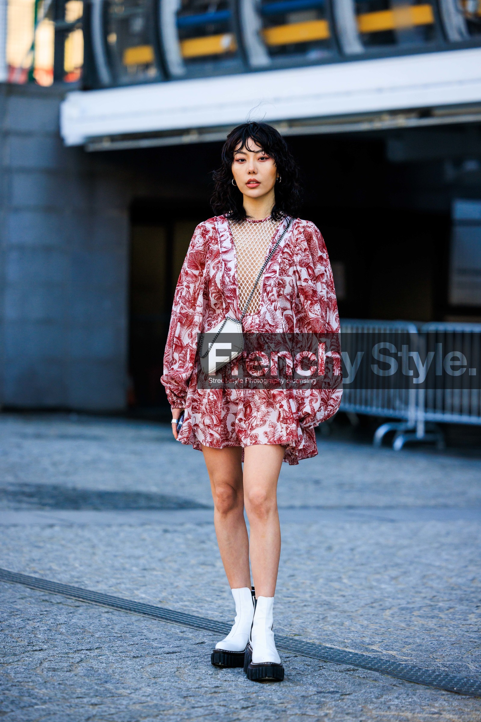 mini dress, red dress, white handbag, fishnet chest dress, crossbody bag, street style, jonathan paciullo, FW, frenchystyle, fashion week, AUTUMN WINTER 2022-2023, FALL WINTER 2022_2023, FW 22-23, PFW, PARIS, full length, vertical, floral dress