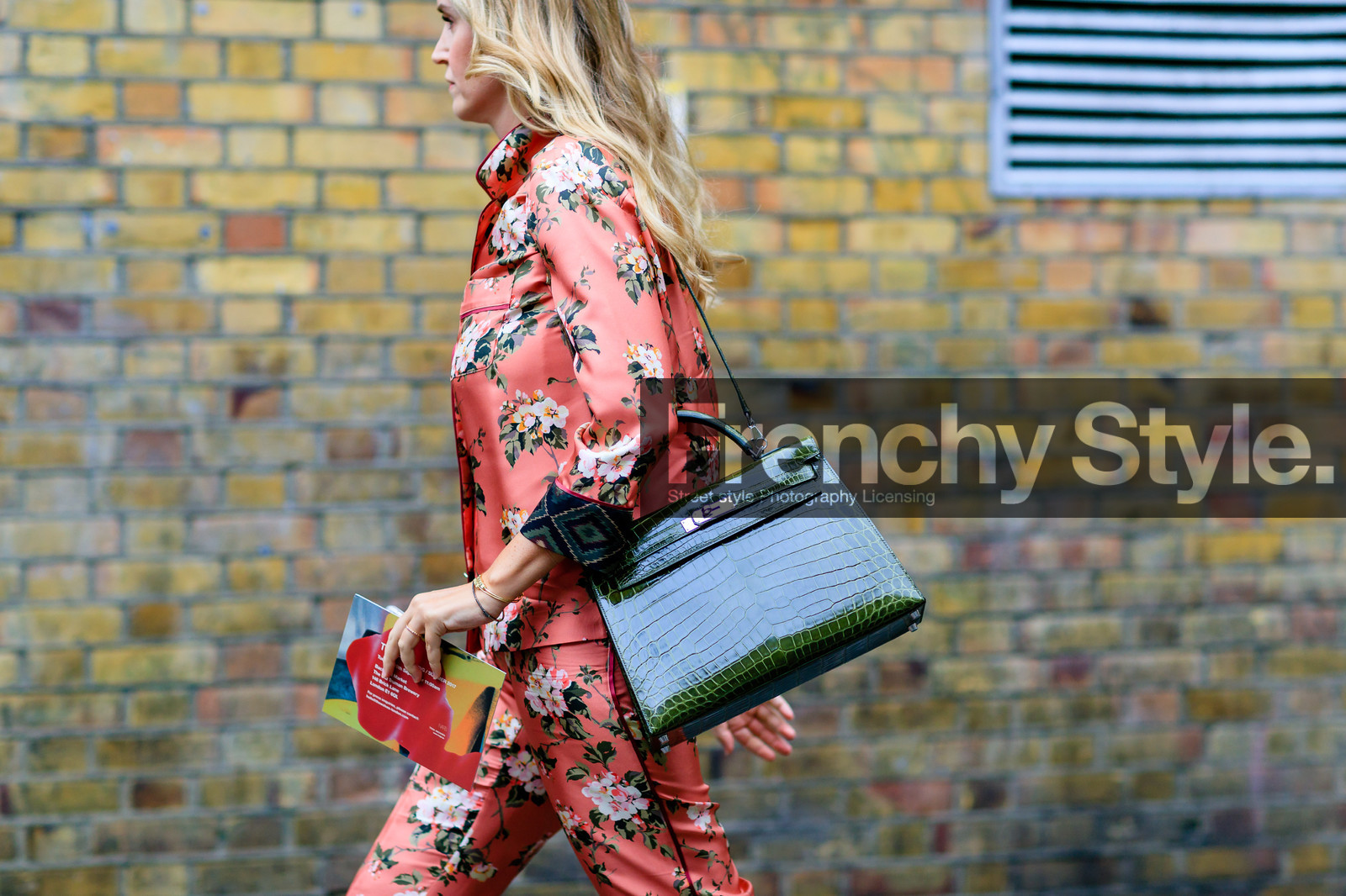 alligator, atmosphere details, detail, fashion week, floral, flower, frenchystyle, FW, green bag, hermès, horizontal, jonathan paciullo, leather bag, LFW, LONDON, pajamas, pink pants, pink shirt, pink suit, printed pants, printed shirt, printed suit, SPRING SUMMER 2017, SS 17, street style, trousers, woman