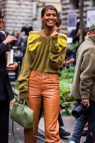 bag, camel pants, fluffly jumper, green bag, green jumper, green knitwear, jumper, khaki jumper, khaki knitwear, knitwear, leather pants, Liya Kebede, loewe bag, pants, street style, jonathan paciullo, FW, frenchystyle, fashion week, PFW, PARIS, SPRING SUMMER 2022, SS 22, vertical, atmosphere details, model