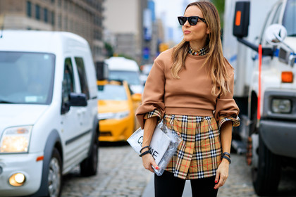 beige shirt, burberry, camel knit, checked, céline, graphic shirt, leather bag, plaid, printed shirt, sunglasses, tartan, transparent bag, fashion week, frenchystyle, FW, jonathan paciullo, street style, NYFW, NEW YORK, SPRING SUMMER 2019, SS 19, atmosphere details, horizontal, detail