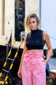 atmosphere details, black bag, black top, cropped top, detail, elena carriere, fashion week, frenchystyle, FW, high waist, jonathan paciullo, leather bag, MENSWEAR, PARIS, PFW, pink pants, puma, SPRING SUMMER 2018, SS 18, street style, striped pants, trousers, vertical