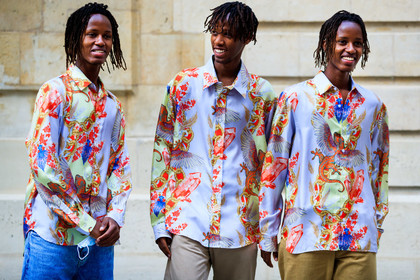 printed shirt, dragon printed shirt, japanese style shirt, satin shirt, light blue shirt, red shirt, mix and match look, fashion week, frenchystyle, FW, jonathan paciullo, street style, PFW, PARIS, SPRING SUMMER 2022, SS 22, horizontal, atmosphere details, detail
