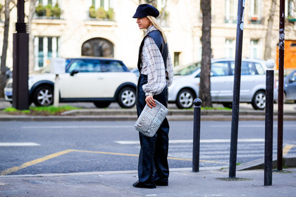 atmosphere details, AUTUMN WINTER 2017-2018, AW 17-18, beige bag, black cap, black overall, celine aagaard, checked shirt, FALL WINTER 2017-2018, fashion week, frenchystyle, full length, FW, FW 17-18, graphic shirt, high heels, horizontal, jonathan paciullo, leather bag, leather overall, leather shoes, PARIS, PFW, printed shirt, snake print, street style, trousers