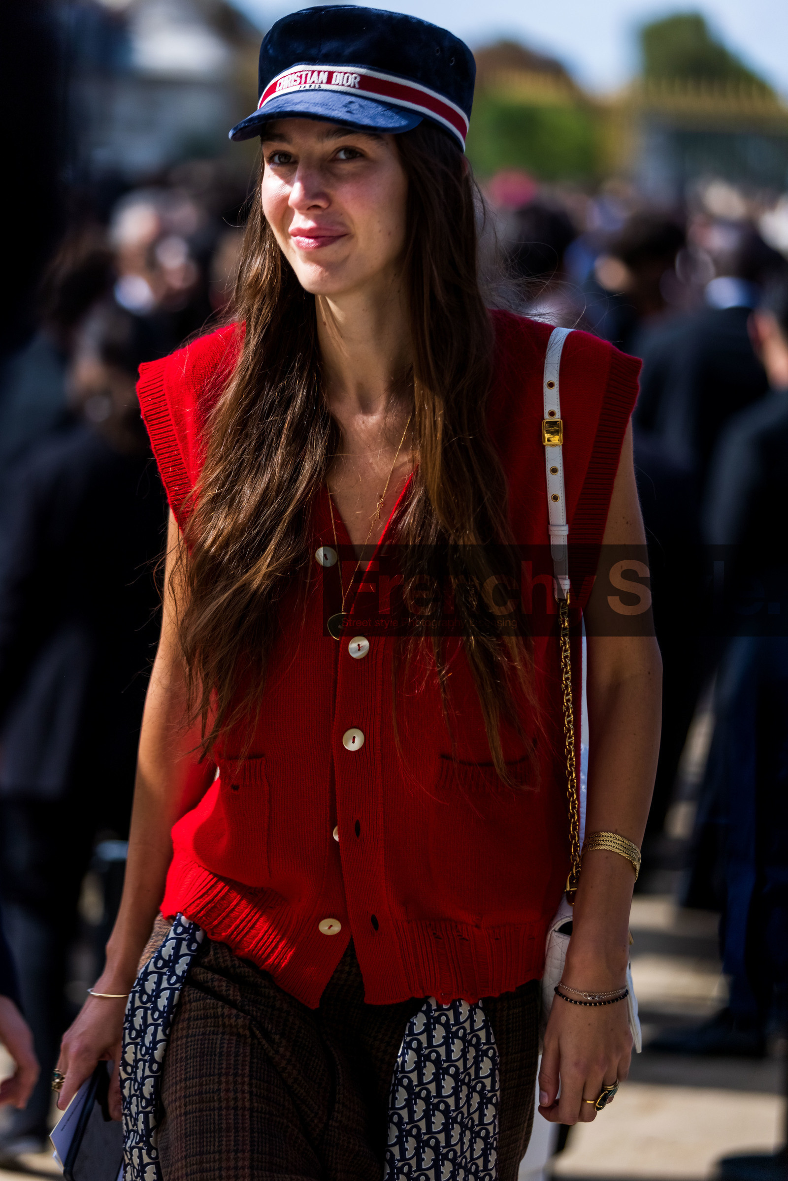 bag, bracelet, brown pants, cap, cargidan, chain bag, checked pants, dior bag, Estelle Chemouny, leather bag, logo print, navy cap, pants, print, quilted bag, red cardigan, red knit, rings, sleveless knit, tartan pants, velvet cap, white bag, street style, jonathan paciullo, FW, frenchystyle, fashion week, PFW, PARIS, SPRING SUMMER 2022, SS 22, vertical, atmosphere details