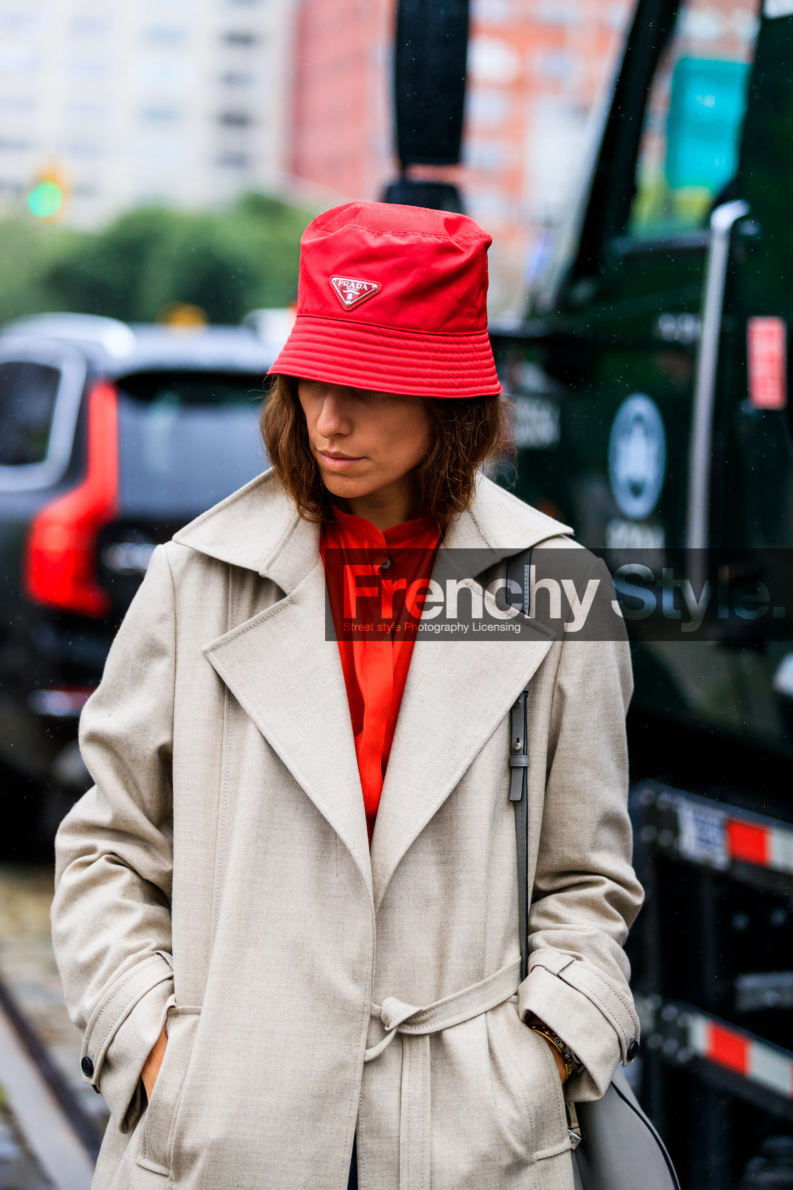 beige bag, beige coat, erika boldrin, leather bag, prada, red hat, red shirt, street style, jonathan paciullo, FW, frenchystyle, fashion week, NYFW, NEW YORK, SPRING SUMMER 2019, SS 19, vertical, detail, atmosphere details