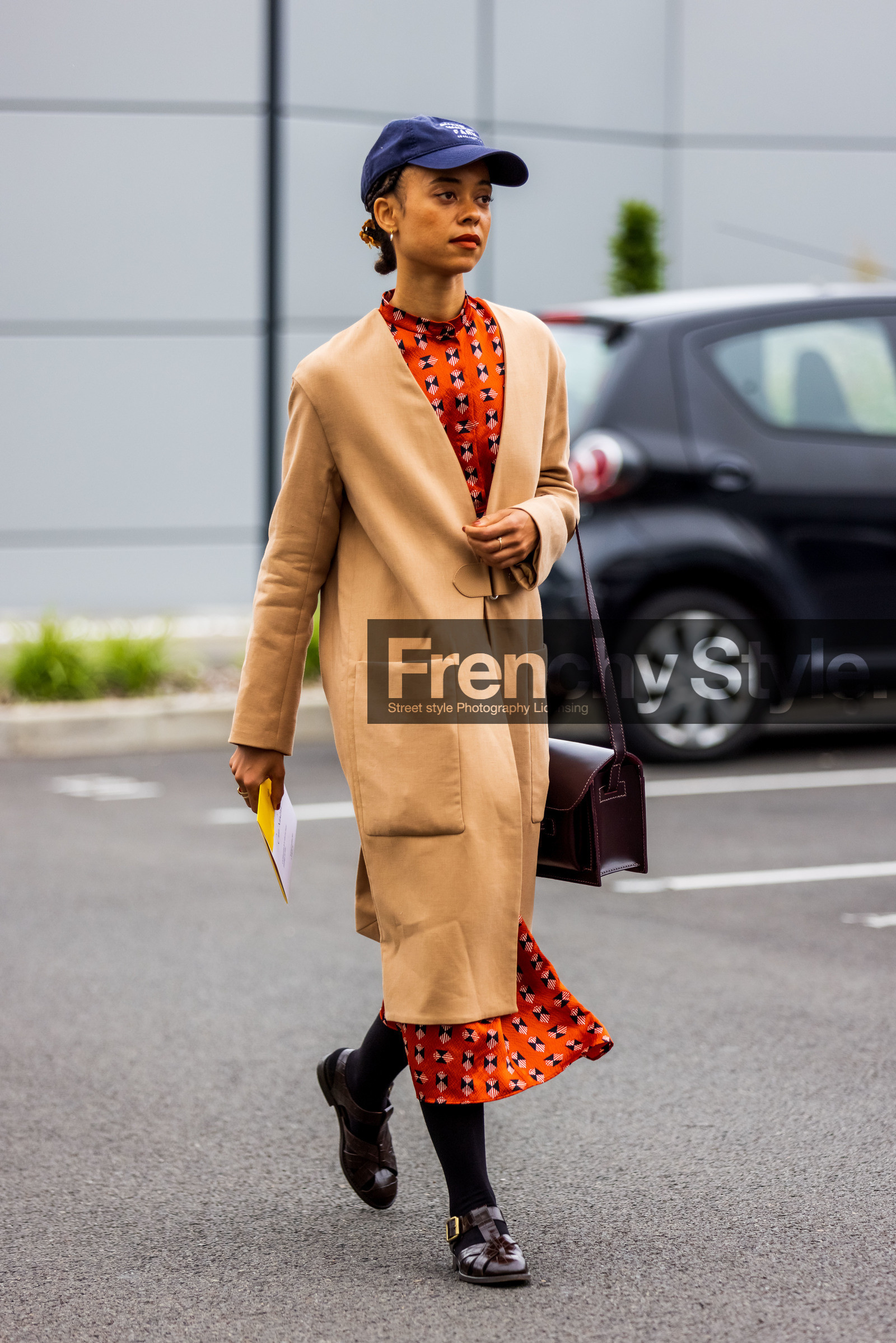 bag, beige coat, burgundy bag, burgundy derbies, cap, coat, derbies, dress, leather bag, long coat, navy cap, print, printed dress, red dress, PARIS, PFW, fashion week, frenchystyle, FW, jonathan paciullo, street style, SPRING SUMMER 2022, SS 22, vertical, full length