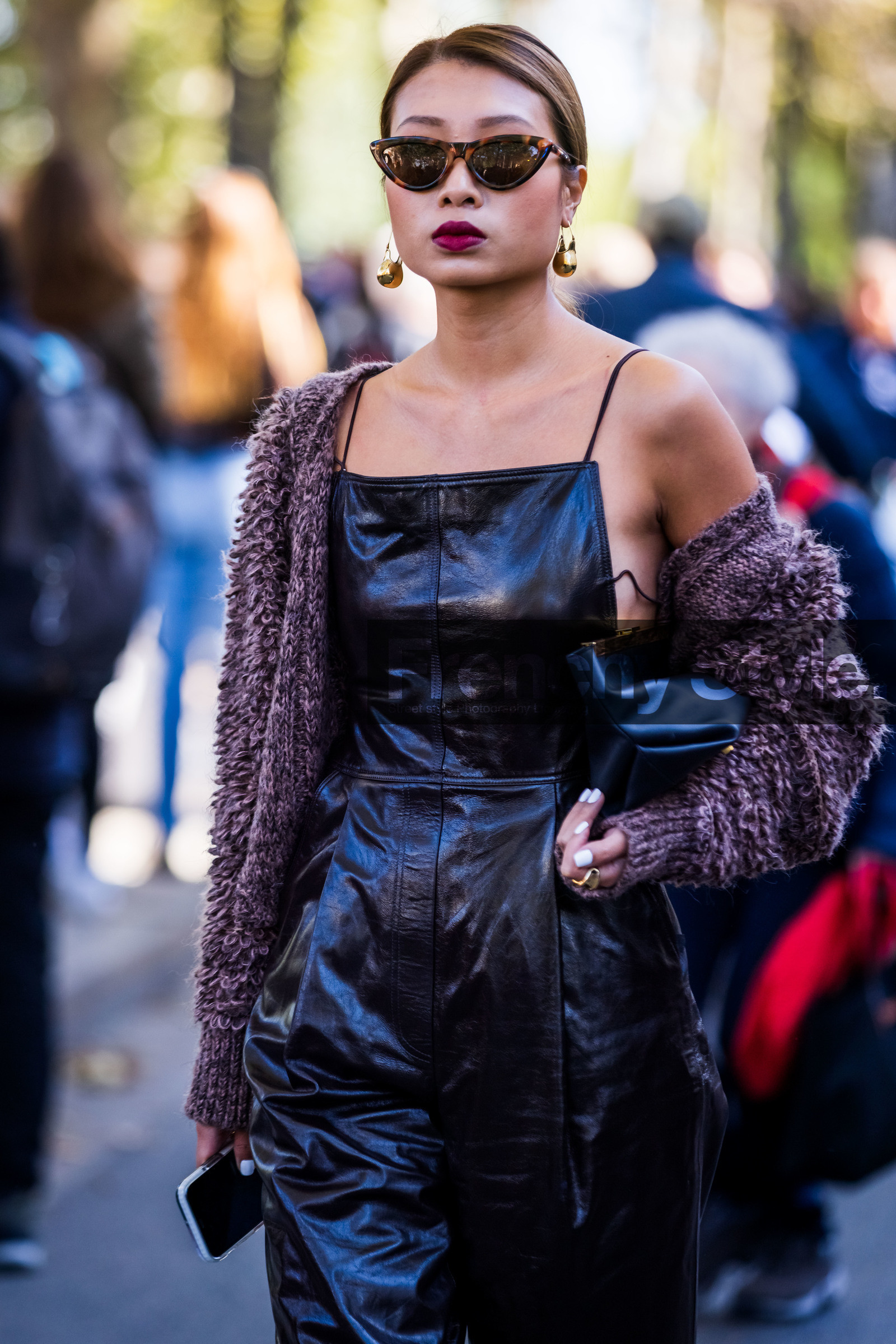 bag, black bag, black jumpsuit, brown cardigan, cardigan, earrings, gold earrings, jumpsuit, leather jumpsuit, Rosana Lai, sunglasses, street style, jonathan paciullo, FW, frenchystyle, fashion week, PFW, PARIS, SPRING SUMMER 2022, SS 22, vertical, atmosphere details