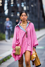 bag, bracelet, colot, gold bag, gold earrings, gold necklace, necklace, pink shirt, Selma Kaci, shirt, fashion week, frenchystyle, FW, jonathan paciullo, street style, PFW, PARIS, SPRING SUMMER 2022, SS 22, vertical, atmosphere details