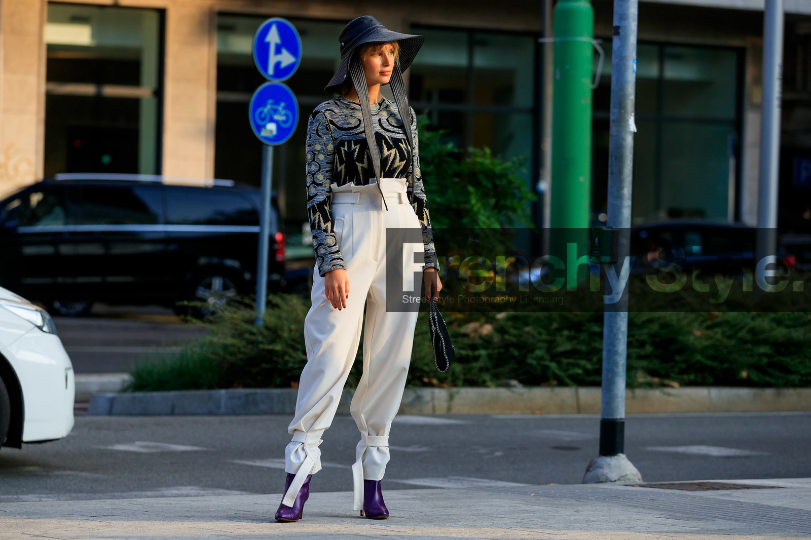 xnenia adonts, black hat, jacquard pullover, tight pullover, grey pullover, white pants, carrot pants, high waist pants, paper bag pants, stella mccartney bag, chain strap bag, hand bag, purple boots, high heels boots, fashion week, frenchystyle, FW, jonathan paciullo, street style, MFW, MILAN, SPRING SUMMER 2020, SS 20