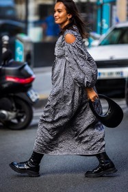 bag, ballon sleeves, black boots, boots, coperni bag, dots, dress, grey dress, leather bag, Oumayma Elboumeshouli, oversize dress, print, printed dress, street style, jonathan paciullo, FW, frenchystyle, fashion week, PFW, PARIS, SPRING SUMMER 2022, SS 22, vertical, atmosphere details