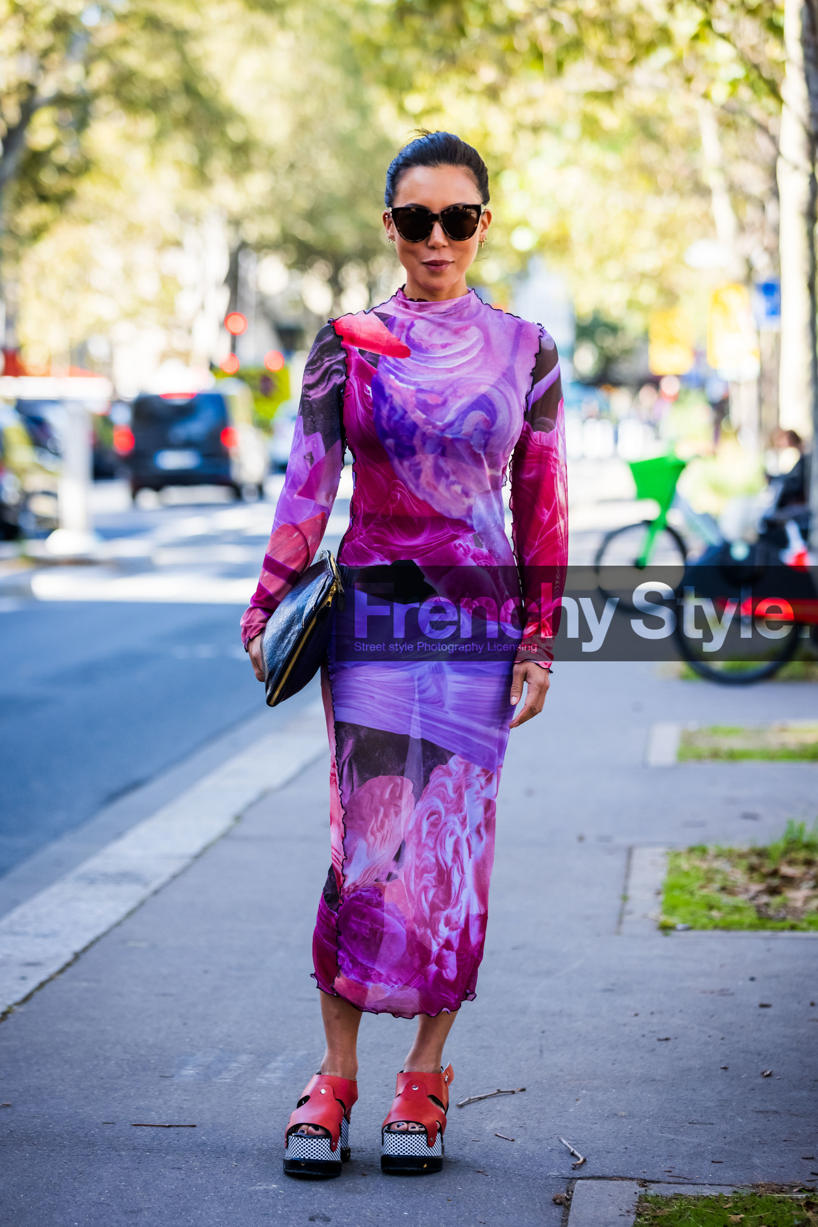 black pouch, brown sunglasses, color, dress, floral dress, floral print, flower, leather sandals, pink dress, plateform shoes, purple dress, red sandals, sunglasses, tortoise sunglasses, street style, jonathan paciullo, FW, frenchystyle, fashion week, PFW, PARIS, SPRING SUMMER 2022, SS 22, vertical, full length