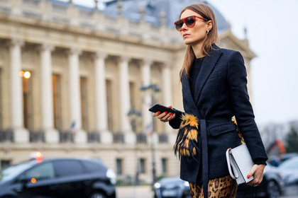 animal print, black jacket, brown pants, leather bag, leopard print, printed pants, sunglasses, trousers, white bag, yellow fur, fashion week, frenchystyle, FW, jonathan paciullo, street style, PFW, PARIS, SPRING SUMMER 2017, SS 17, HAUTE COUTURE, atmosphere details, detail, horizontal, giorgia tordini