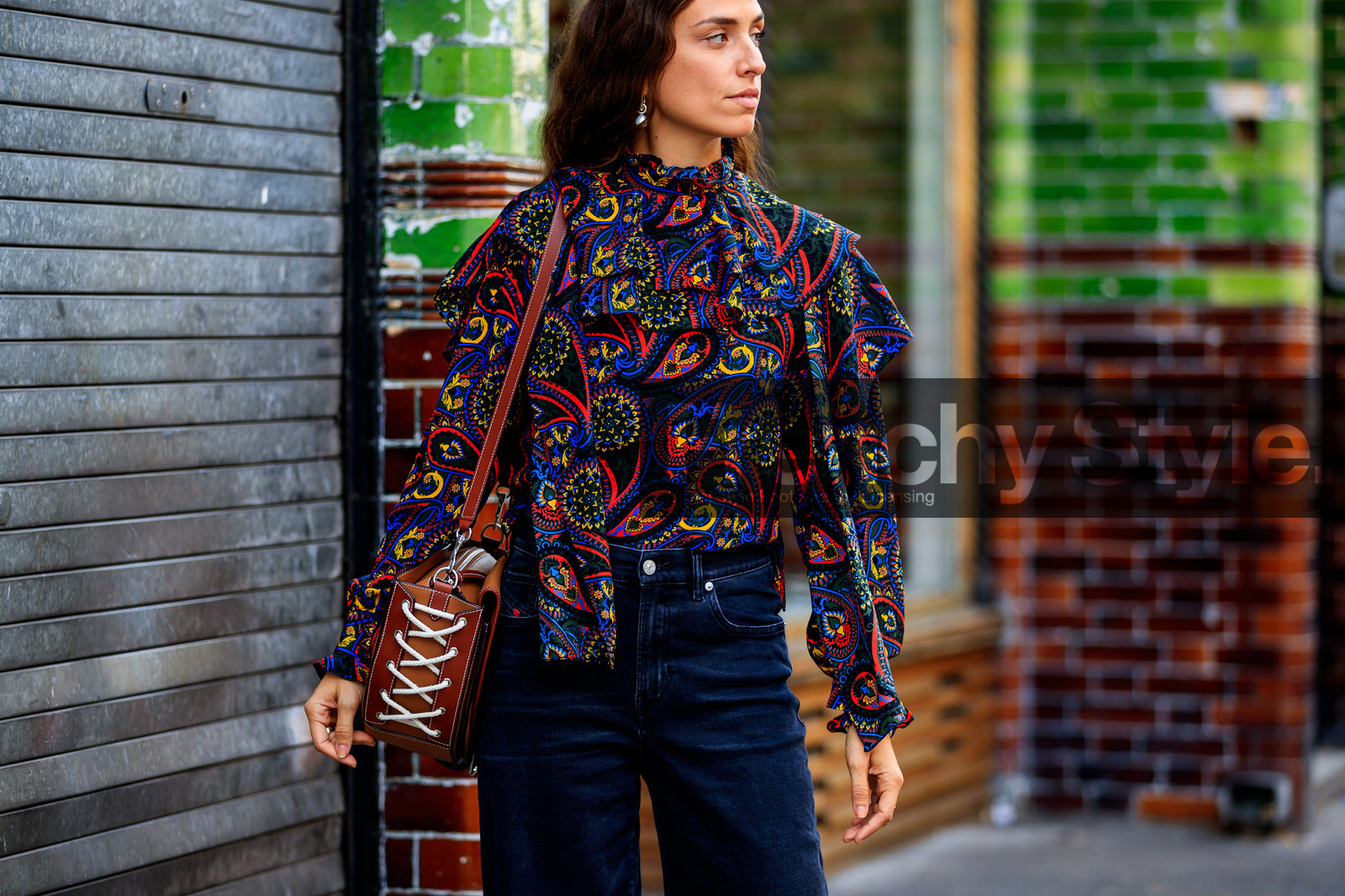 black denim, camel bag, denim pants, erika boldrin, graphic bag, graphic shirt, jeans, jw anderson, leather bag, long hair, multicolor shirt, printed bag, printed shirt, trousers, fashion week, frenchystyle, FW, jonathan paciullo, street style, LFW, LONDON, SPRING SUMMER 2019, SS 19, atmosphere details, horizontal, detail