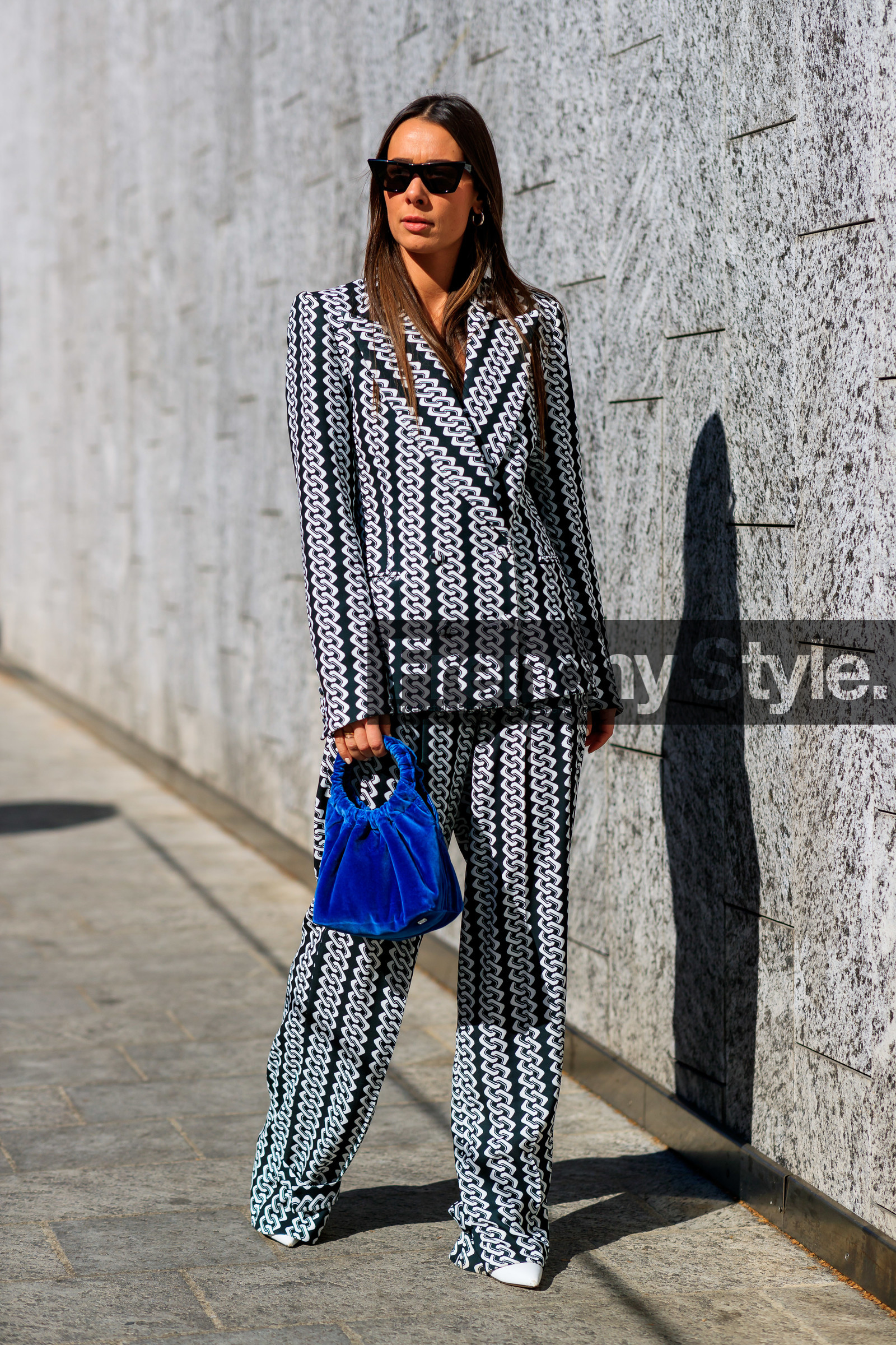 alice & j.s, black and white, blazer, blue bag, graphic jacket, graphic pants, graphic suit, leather bag, leather shoes, printed jacket, printed pants, printed suit, sunglasses, trousers, velvet, MILAN, MFW, fashion week, frenchystyle, FW, jonathan paciullo, street style, AUTUMN WINTER 2019-2020, AW 19-20, FALL WINTER 2019-2020, FW 19-20, vertical, full length