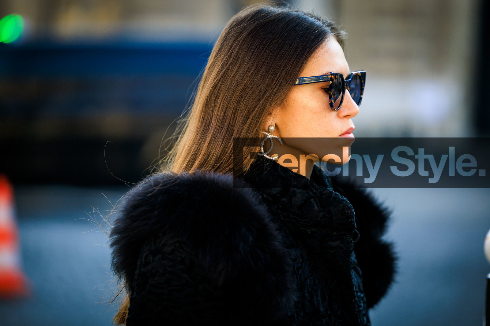 black sunglasses, details, chanel, chanel earrings, furry jacket, furry coat, street style, jonathan paciullo, FW, frenchystyle, fashion week, AUTUMN WINTER 2022-2023, FALL WINTER 2022_2023, FW 22-23, horizontal, PFW, PARIS, atmosphere details, detail