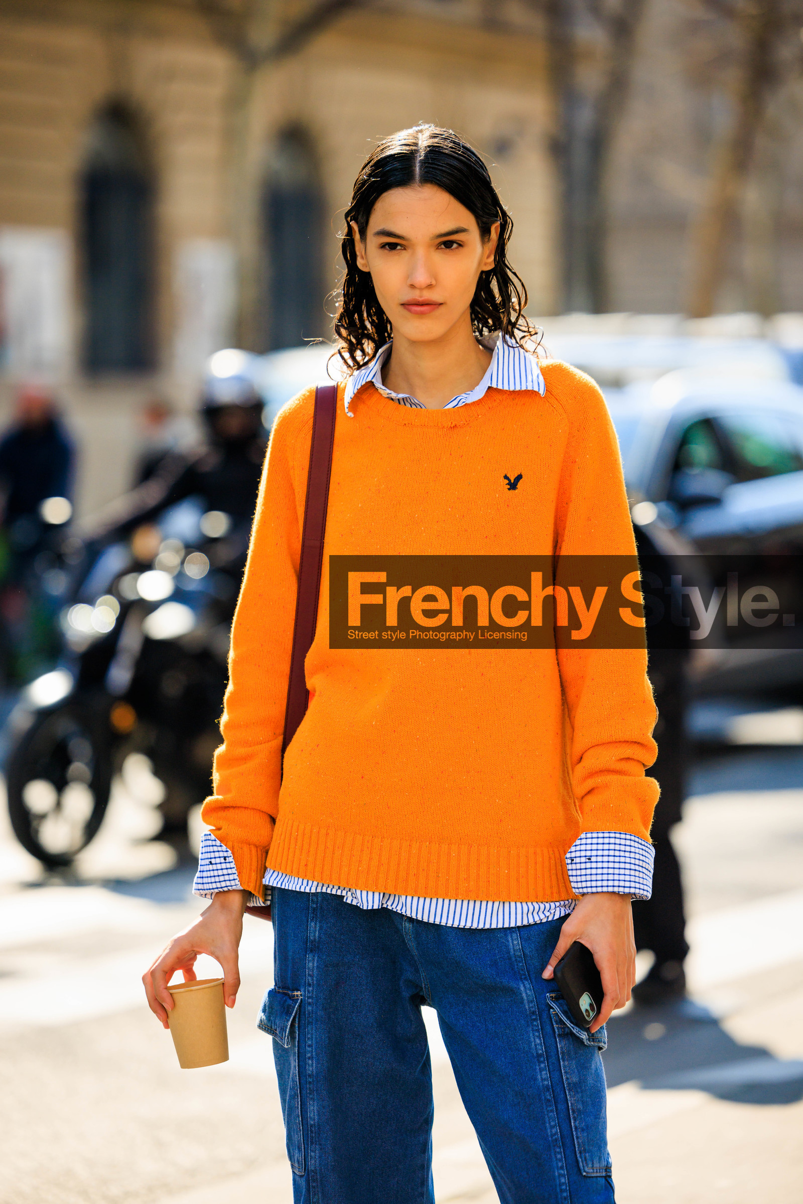 orange sweat, stripes shirt, blue shirt, cargo jeans, coffee cup, model, street style, jonathan paciullo, FW, frenchystyle, fashion week, AUTUMN WINTER 2022-2023, FALL WINTER 2022_2023, FW 22-23, PFW, PARIS, vertical, detail