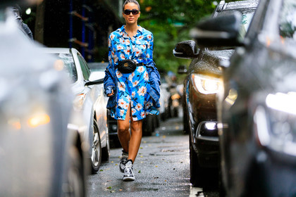 black bag, blue denim, blue dress, denim jacket, fanny pack, floral, flowers, graphic dress, gucci, leather bag, leather shoes, louis vuitton, off the shoulder, printed dress, sunglasses, tamara kalinic, white sneakers, street style, jonathan paciullo, FW, frenchystyle, fashion week, NYFW, NEW YORK, SPRING SUMMER 2019, SS 19, atmosphere details, horizontal, detail