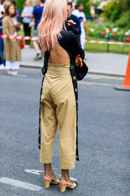 back detail, beige pants, beige shoes, black top, chanel, dyed hair, fashion week, fishnet, frenchystyle, full length, FW, high heels, jonathan paciullo, julia k, leather shoes, MENSWEAR, open back, PARIS, PFW, pink hair, SPRING SUMMER 2018, SS 18, street style, tights, trousers, vertical
