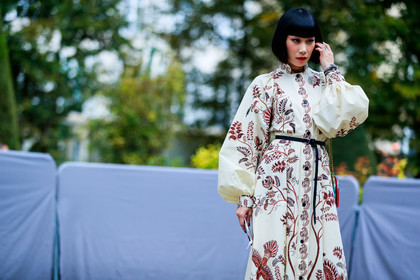 atmosphere details, black belt, choker, detail, fashion week, floral, flowers, frenchystyle, FW, graphic dress, horizontal, jonathan paciullo, mademoiselle yulia, necklace, PARIS, PFW, printed dress, red lips, SPRING SUMMER 2018, SS 18, street style, white dress