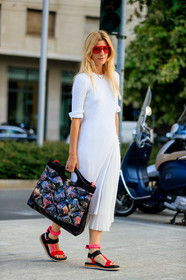 ada kokosar, chanel bag, quilted bag, hand bag, polish bag, black bag, multicolor bag, white skirt, mid long skirt, pleated skirt, flat sandals, sports sandals, pink sandals, ruffle sandals, multi straps sandals, split skirt, white dress, split dress, knitwear, knit dress, mid long dress, mid long sleeves dress, red sunglasses, futurist shape sunglasses, fashion week, frenchystyle, FW, jonathan paciullo, street style, MFW, MILAN, SPRING SUMMER 2020, SS 20