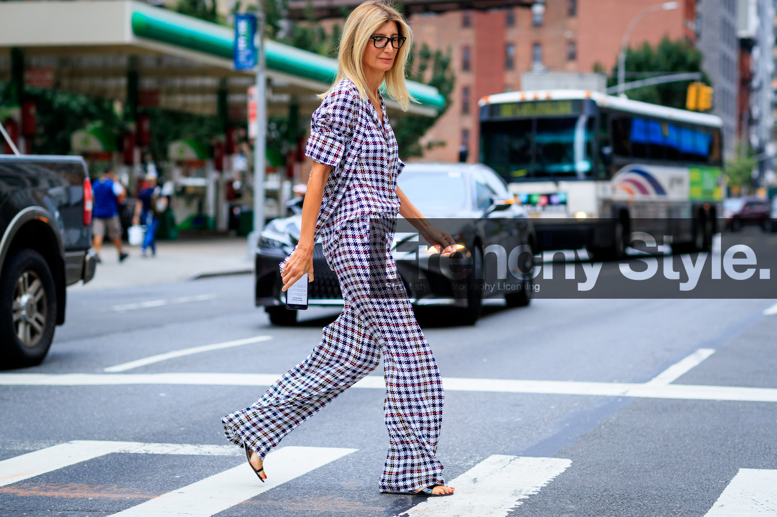 checked, graphic pants, graphic shirt, houndstooth pants, houndstooth pattern, leather shoes, plaid, printed pants, printed shirt, sunglasses, tone on tone, trousers, fashion week, frenchystyle, FW, jonathan paciullo, street style, NYFW, NEW YORK, SPRING SUMMER 2019, SS 19, atmosphere details, horizontal, full length
