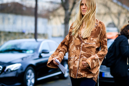 atmosphere details, AUTUMN WINTER 2017-2018, AW 17-18, brown shirt, detail, FALL WINTER 2017-2018, fashion week, frenchystyle, FW, FW 17-18, horizontal, jonathan paciullo, PARIS, PFW, printed shirt, street style