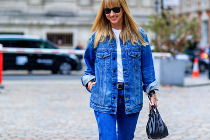 atmosphere details, black bag, blue denim, denim jacket, denim pants, detail, fashion week, frenchystyle, FW, horizontal, jeans, jonathan paciullo, leather bag, LFW, lisa aiken, LONDON, SPRING SUMMER 2018, SS 18, street style, trousers, white t shirt