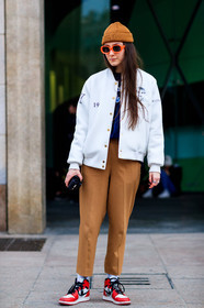 AUTUMN WINTER 2017-2018, AW 17-18, brown beanie, brown pants, FALL WINTER 2017-2018, fashion week, frenchystyle, full length, fun sunglasses, FW, FW 17-18, jonathan paciullo, leather shoes, leather sneakers, MFW, MILAN, nike, red sneakers, street style, sunglasses, teddy jacket, trousers, vertical, white jacket
