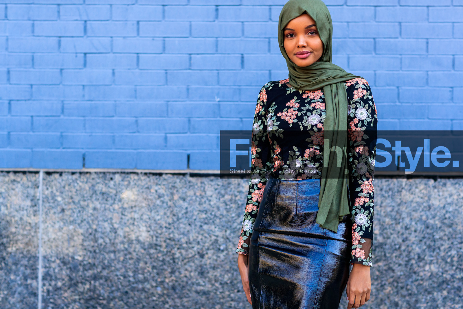 black skirt, floral, flowers, green scarf, hijab, leather skirt, printed top, street style, jonathan paciullo, FW, frenchystyle, fashion week, NYFW, NEW YORK, AUTUMN WINTER 2018-2019, AW 18-19, FALL WINTER 2018-2019, FW 18-19, atmosphere details, horizontal, detail, model, halima aden