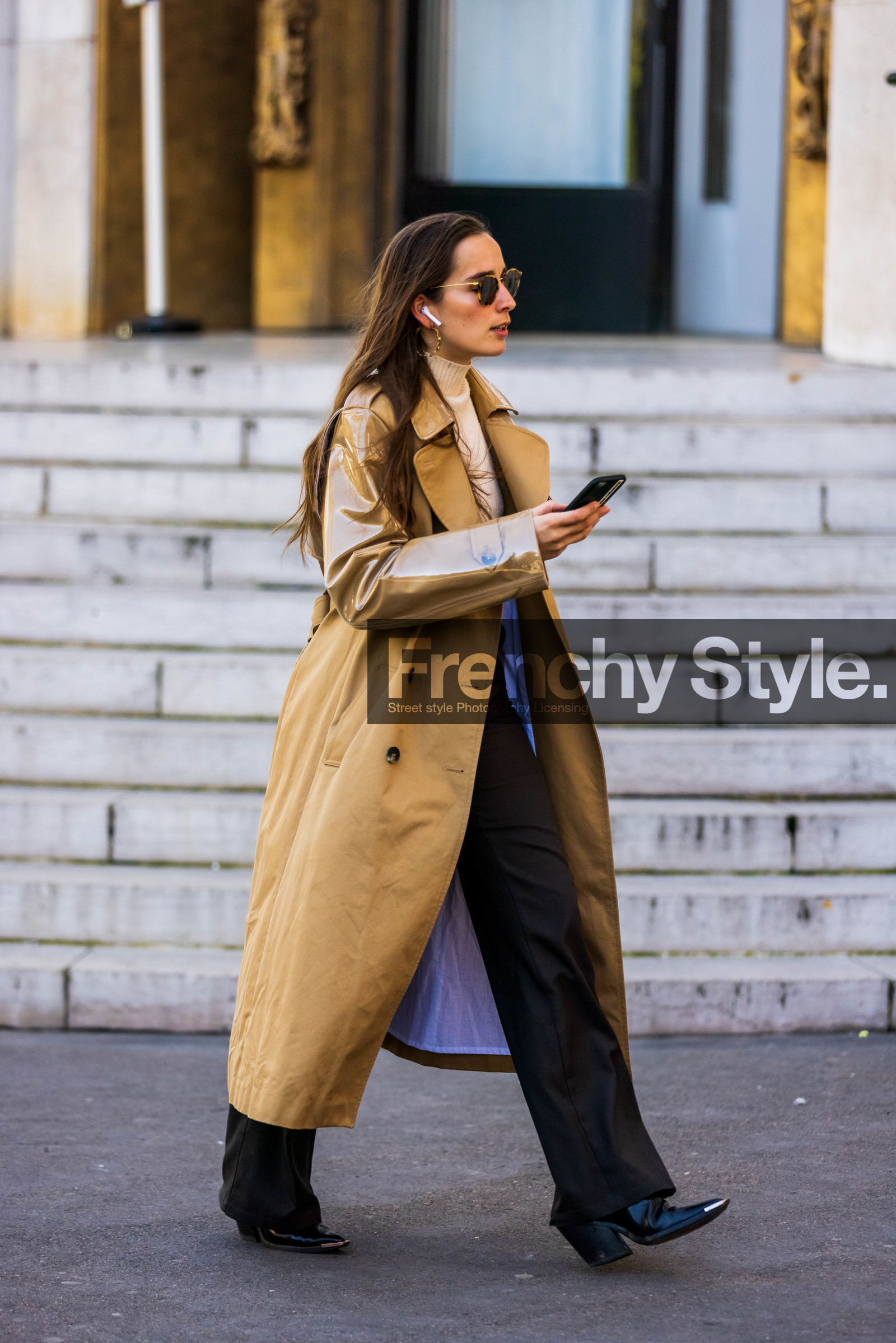 airpods, beige coat, beige trenchcoat, beige turtleneck, black boots, black pants, black santiags, boots, coat, flare pants, leather boots, pants, santiags, smartphone, sunglasses, trenchcoat, turtleneck, street style, jonathan paciullo, FW, frenchystyle, fashion week, PFW, PARIS, SPRING SUMMER 2022, SS 22, vertical, full length