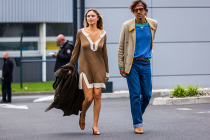 bandana, beige blazer, blazer, blue denim, blue jean, blue t-shirt, brown dress, brown sunglasses, camel heels, denim, dress, heels, jean, menswear, short dress, sunglasses, PARIS, PFW, fashion week, frenchystyle, FW, jonathan paciullo, street style, SPRING SUMMER 2022, SS 22, horizontal, atmosphere details, full length