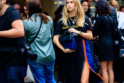 atmosphere details, black bag, black belt, black skirt, black t shirt, detail, fashion week, frenchystyle, FW, golden jewelry, gucci, high waist, horizontal, jonathan paciullo, leather bag, leather belt, LFW, LONDON, necklace, pernille teisbaek, printed t shirt, SPRING SUMMER 2017, SS 17, street style, woman