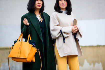 atmosphere details, AUTUMN WINTER 2017-2018, AW 17-18, beige sweater, detail, FALL WINTER 2017-2018, fashion week, frenchystyle, FW, FW 17-18, green coat, horizontal, jonathan paciullo, leather bag, necklace, PARIS, PFW, street style, trousers, yellow bag, yellow pants