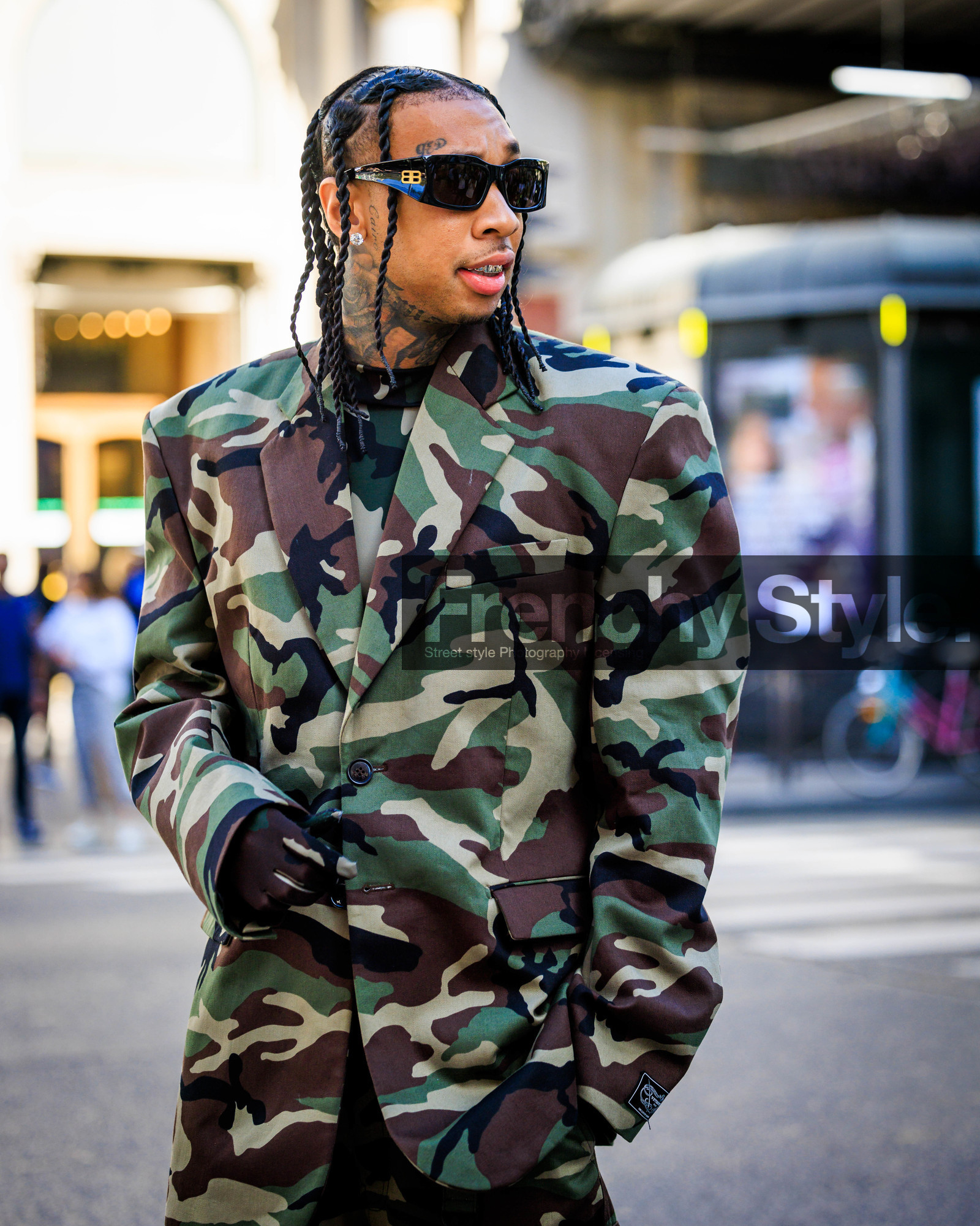 PARIS, PFW, fashion week, frenchystyle, FW, jonathan paciullo, street style, SPRING SUMMER 2024, SS 24, vertical, atmosphere details, detail