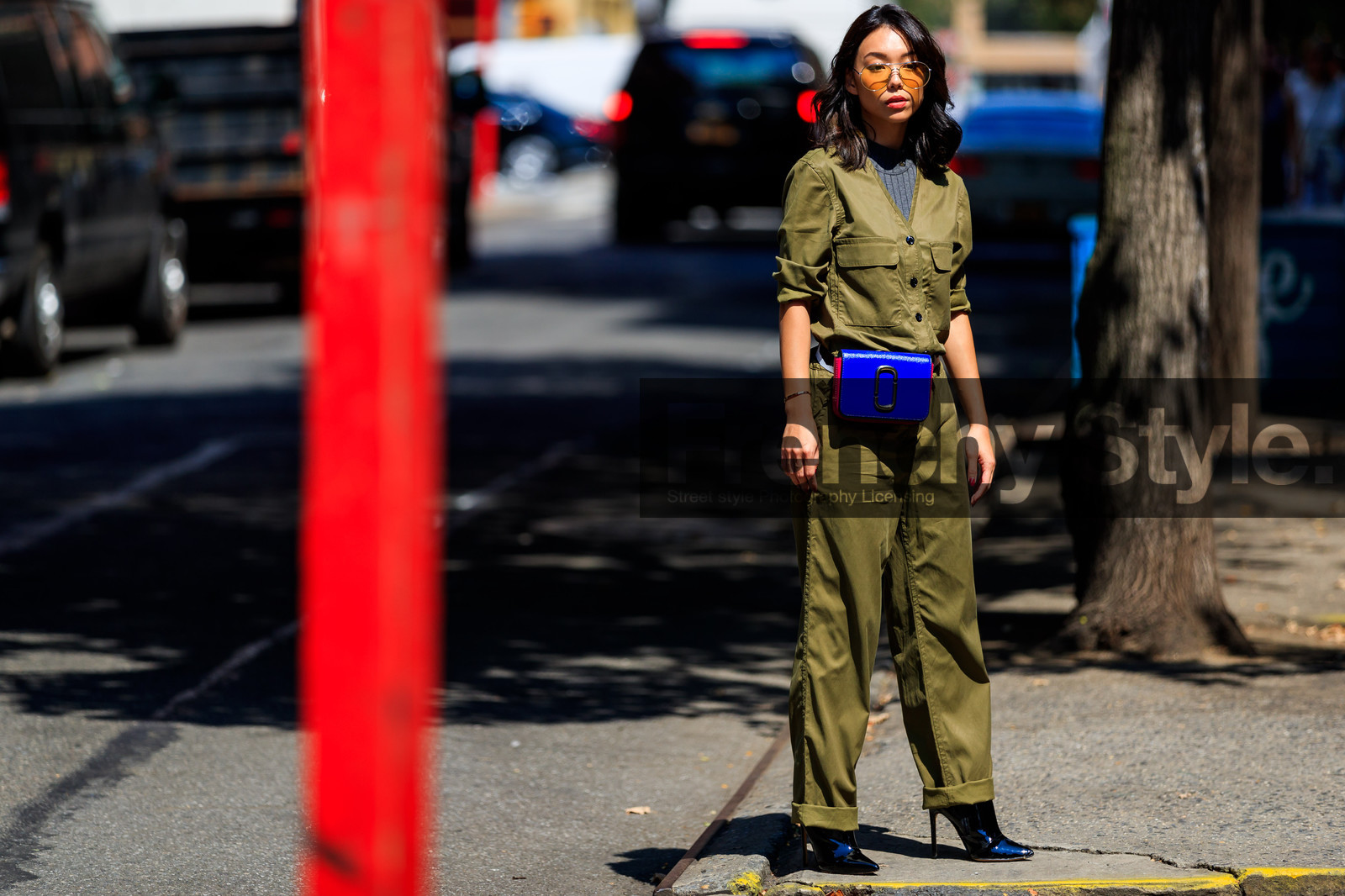 black shoes, blue bag, green jumpsuit, high heels, leather bag, leather shoes, trousers, varnished leather shoes, fashion week, frenchystyle, FW, jonathan paciullo, street style, NYFW, NEW YORK, SPRING SUMMER 2019, SS 19, atmosphere details, horizontal, full length
