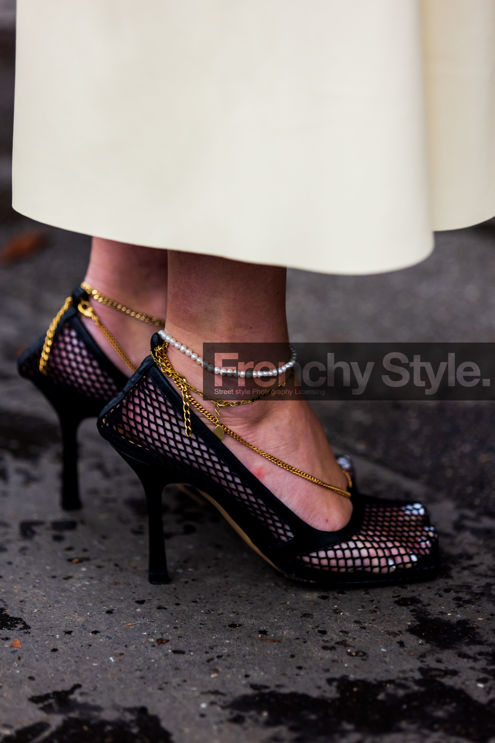 ankle bracelet, black sandals, black shoes, bottega veneta sandals, close up, detail, sandals, street style, jonathan paciullo, FW, frenchystyle, fashion week, PFW, PARIS, SPRING SUMMER 2022, SS 22, vertical, atmosphere details