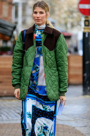 veronika heilbrunner, green coat, brown coat, velvet coat, bicolor coat, down jacket, barbour coat, blue dress, light blue dress, cachemere printed dress, navy blue dress, white dress, long dress, floral printed dress, high collar dress, fashion week, frenchystyle, FW, jonathan paciullo, street style, LFW, LONDON, AUTUMN WINTER 2020-2021, FALL WINTER 2020-2021, FW 20-21, vertical, atmosphere details, detail