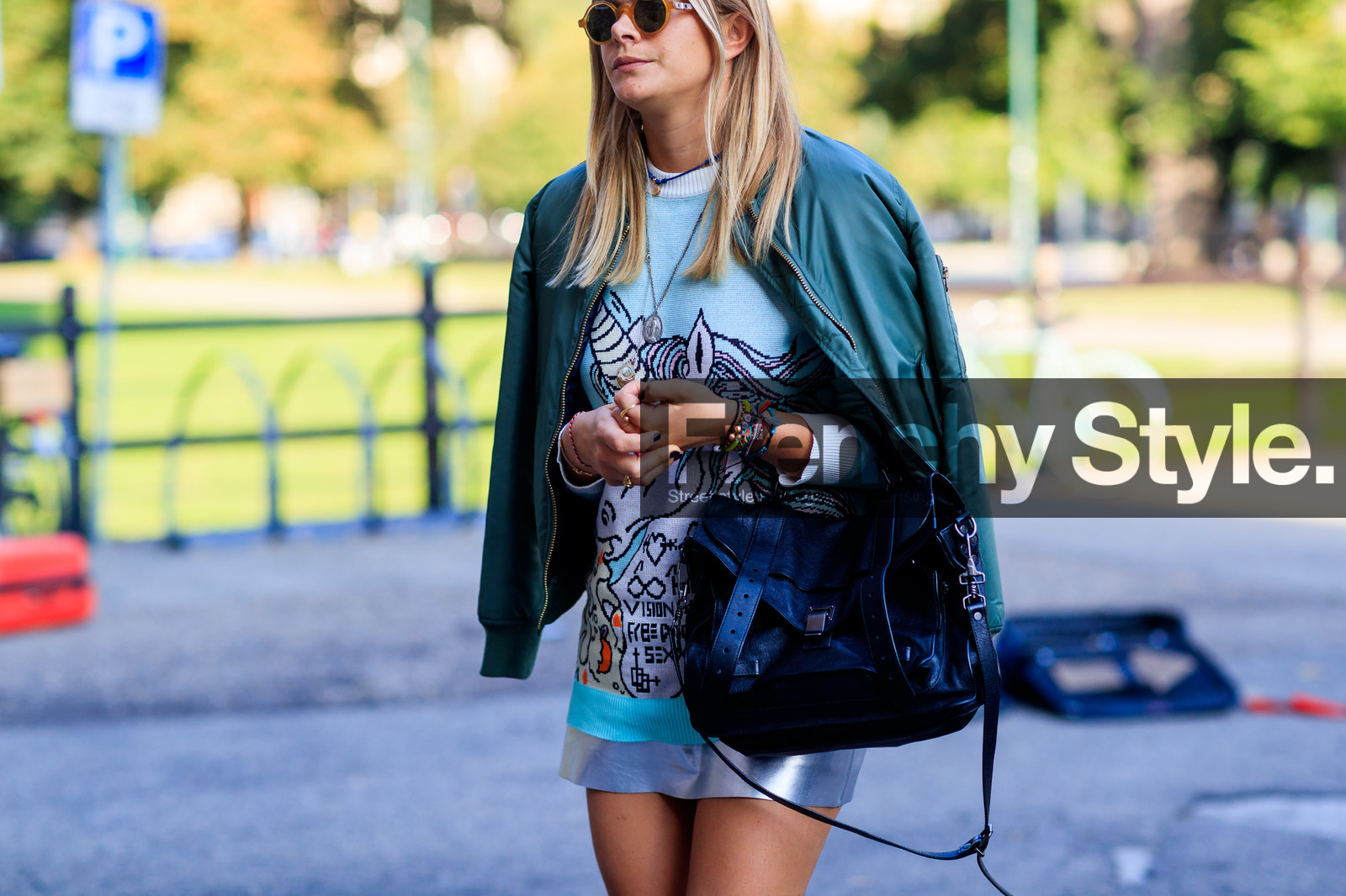 atmosphere details, black bag, bomber jacket, detail, fashion week, frenchystyle, FW, green jacket, horizontal, jonathan paciullo, leather bag, MFW, MILAN, over the shoulder, printed sweater, SPRING SUMMER 2018, SS 18, street style, sunglasses