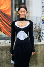 kim jones, black dress, knit dress, knitwear, tight dress, long dress, long sleeves dress, openwork dress, high collar dress, white corset, white top, corset top, golden necklace, animal shape necklace, big chain necklace, multi necklace, charms necklace, elie saab dress, fashion week, frenchystyle, FW, jonathan paciullo, street style, PFW, PARIS, vertical, atmosphere details, detail