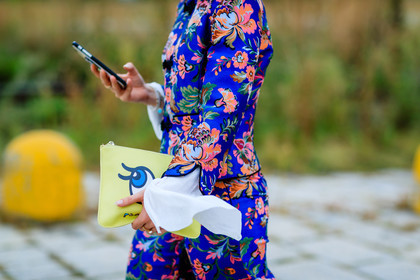 atmosphere details, blazer, blue jacket, blue suit, detail, fashion week, floral, flower, frenchystyle, fun bag, FW, horizontal, jonathan paciullo, leather bag, MFW, MILAN, printed clutch, printed jacket, printed suit, SPRING SUMMER 2017, SS 17, street style, trousers, white shirt, yellow bag