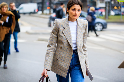 atmosphere details, AUTUMN WINTER 2017-2018, AW 17-18, balenciaga, beige jacket, blazer, blue denim, checked jacket, denim pants, detail, earrings, FALL WINTER 2017-2018, fashion week, frenchystyle, FW, FW 17-18, horizontal, jeans, jonathan paciullo, MFW, MILAN, plaid, street style, trousers, vêtements, white t shirt
