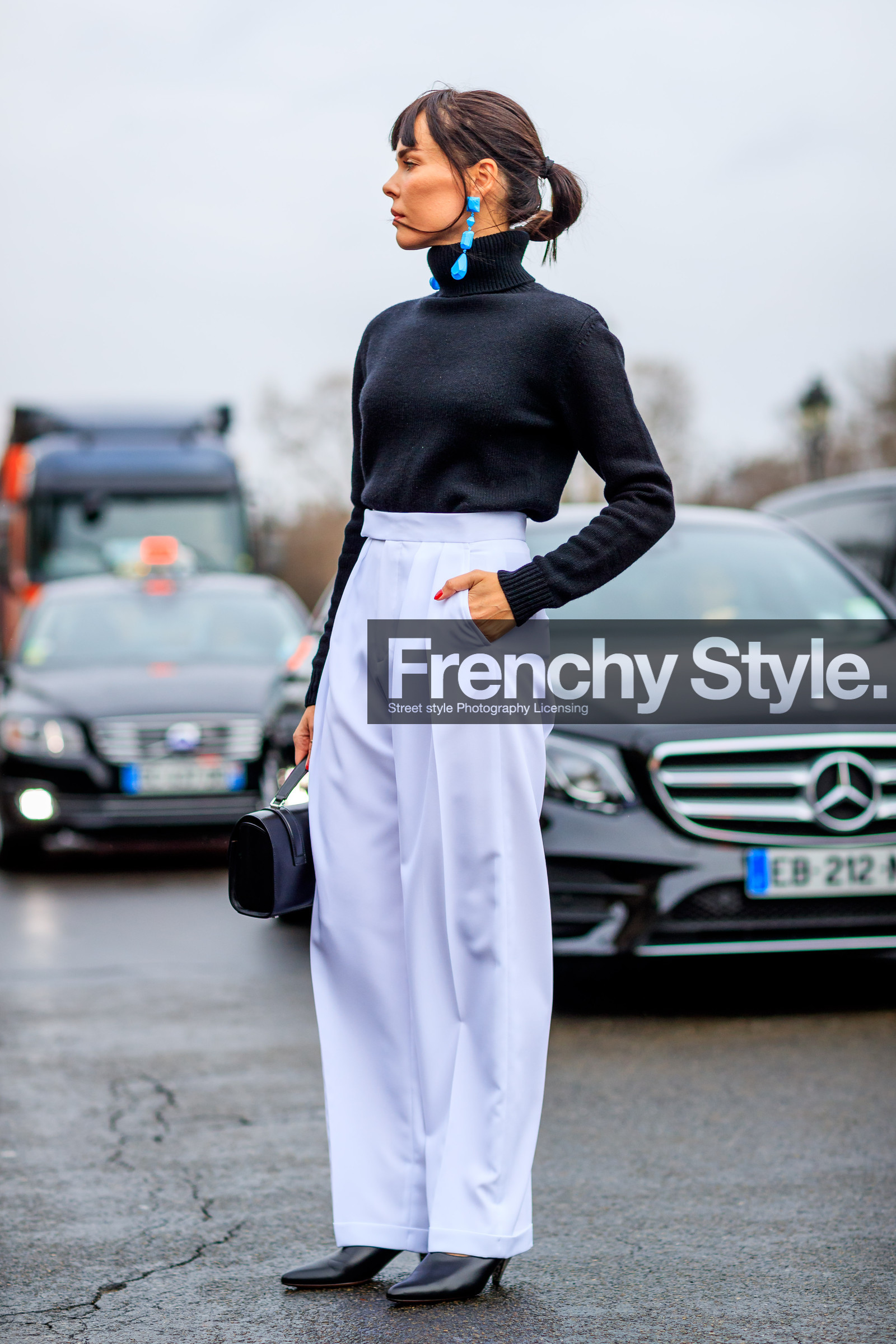 AUTUMN WINTER 2017-2018, AW 17-18, black shoes, black turtleneck, earrings, evangelie smyrniotaki, FALL WINTER 2017-2018, fashion week, frenchystyle, full length, FW, FW 17-18, jonathan paciullo, leather bag, leather shoes, PARIS, PFW, ponytail, street style, trousers, turtleneck sweater, vertical, white pants