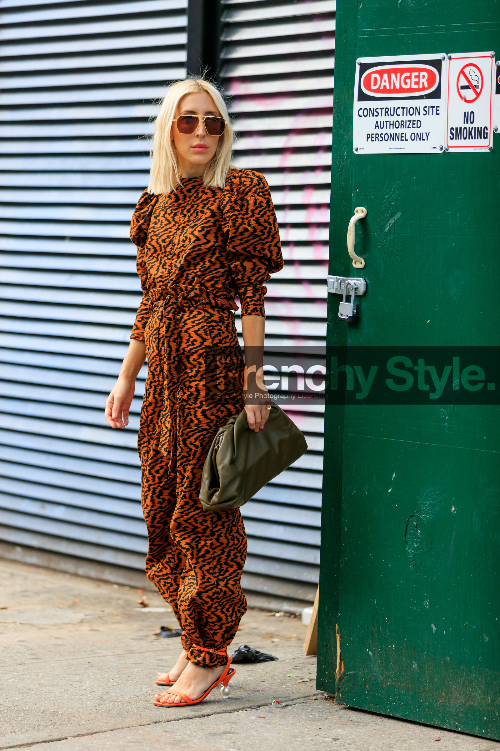 bottega veneta, graphic jumpsuit, graphic pants, green bag, high heels, leather bag, leather shoes, orange jumpsuit, printed jumpsuit, printed pants, red shoes, striped jumpsuit, sunglasses, trousers, street style, jonathan paciullo, FW, frenchystyle, fashion week, NEW YORK, NYFW, SPRING SUMMER 2020, SS 20, vertical, full length
