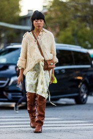 acne studios bag, acne studios look, bag, beige dress, beige knitwear, boots, brown boots, crossbody bag, dress, floral print, flower, high boots, knitwear, leather boots, orange bag, print, printed dress, Susie Lau, twisted knitwear, street style, jonathan paciullo, FW, frenchystyle, fashion week, PFW, PARIS, SPRING SUMMER 2022, SS 22, vertical, full length