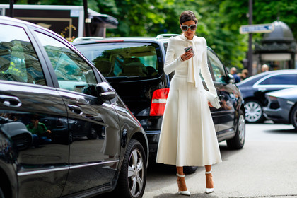 atmosphere details, AUTUMN WINTER 2016-2017, AW 16-17, FALL WINTER 2016-2017, fashion week, frenchystyle, full length, fun sunglasses, FW, FW 16-17, giovanna battaglia, graphic clutch, HAUTE COUTURE, high heels, horizontal, jonathan paciullo, leather shoes, MENSWEAR, PARIS, PFW, printed clutch, street style, sunglasses, white clutch, white dress, white heels, white sandals